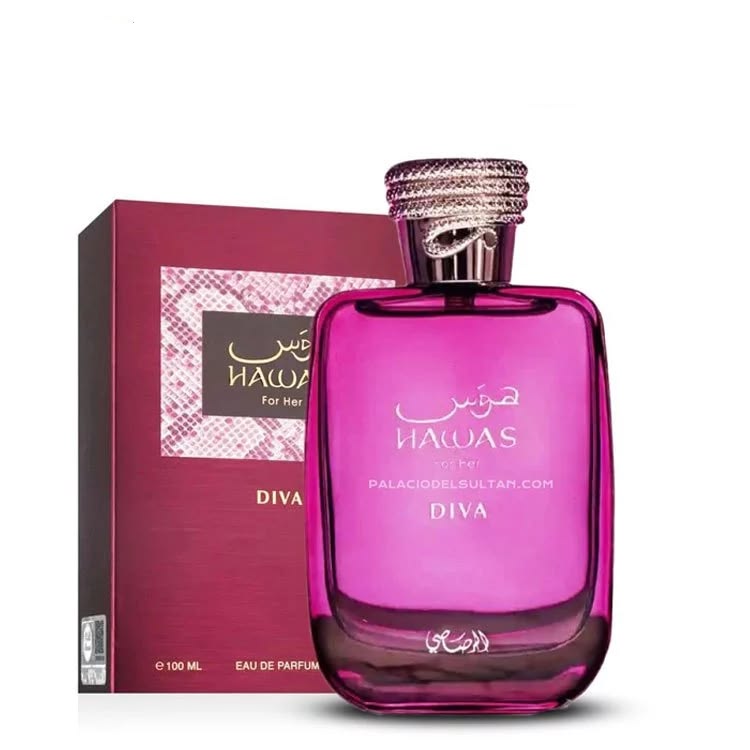 Mujer aplicando perfume con fondo oscuro