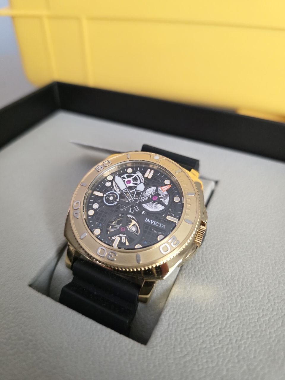 Invicta Sea Hunter Obdisian Skeleton Automático 69463